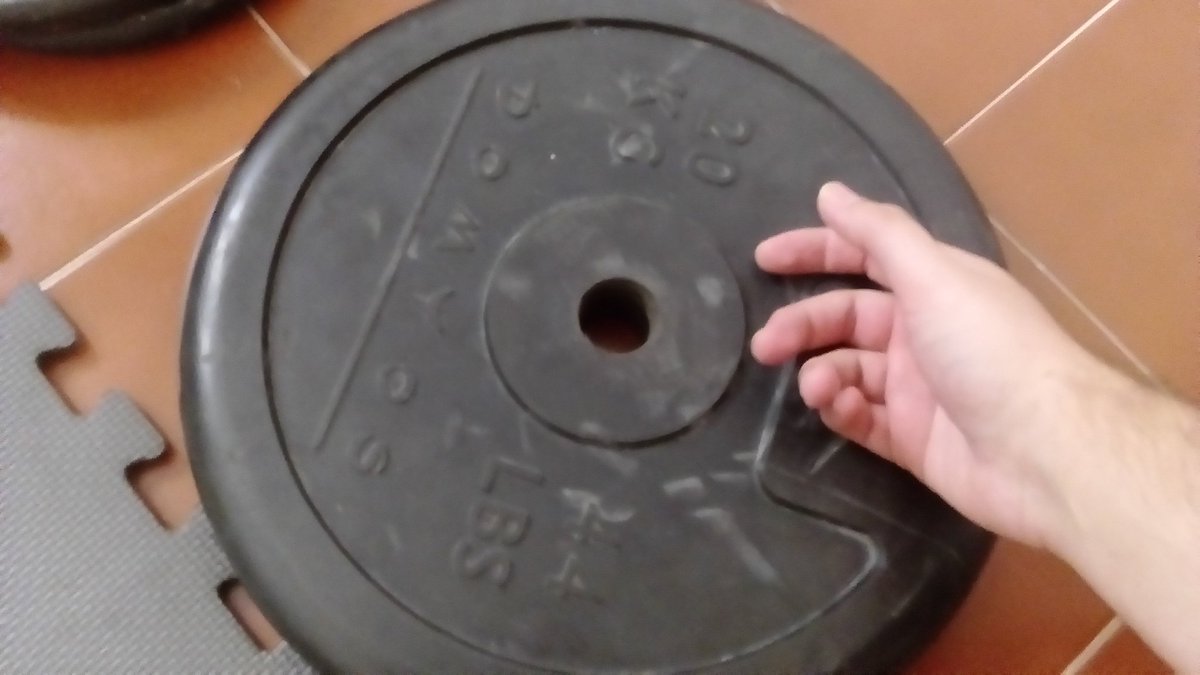 modetrex's tweet image. Speak to me, plate.. What? 'stop touching me and do your squats, fat man'? Okay 😢 #powerlifting #squats