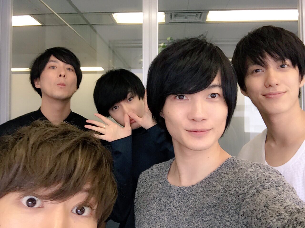 Twitter 上的 ちくわ 神木隆之介って一年中夏なのか冬なのかわからない服着てるから やっぱり人間じゃないと思う 画像は全て16夏 T Co Ebevraxfhz Twitter Twitter 上的 ちくわ 神木隆之介って一年中夏なのか冬なのかわからない服着てるから やっぱり人間じゃないと思う 画像は全て16夏 T Co Ebevraxfhz Twitter