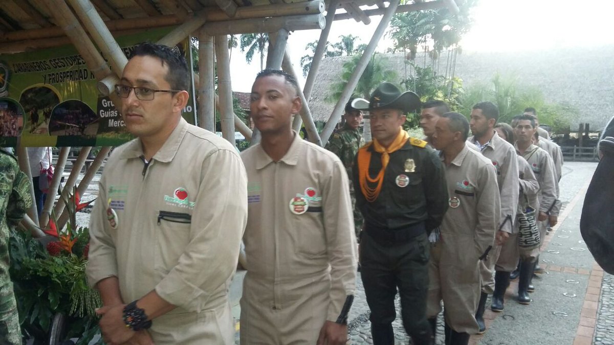 MG_GonzalezH's tweet photo. Clausura del programa Formación de formadores en @ParquePanaca #Quimbaya, donde se graduaron 16 carabineros https://t.co/Jm0QHtjVSz