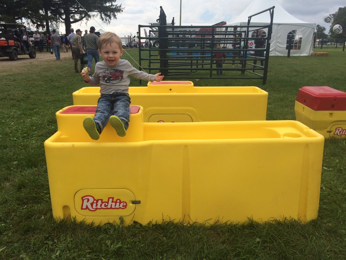 teamshylane's tweet photo. @RitchieWaterers Grady was back re-living his #ritchiemodelling gig today @outdoorfarmshow #toomuchwatertogetintoday https://t.co/CytagR8Ait