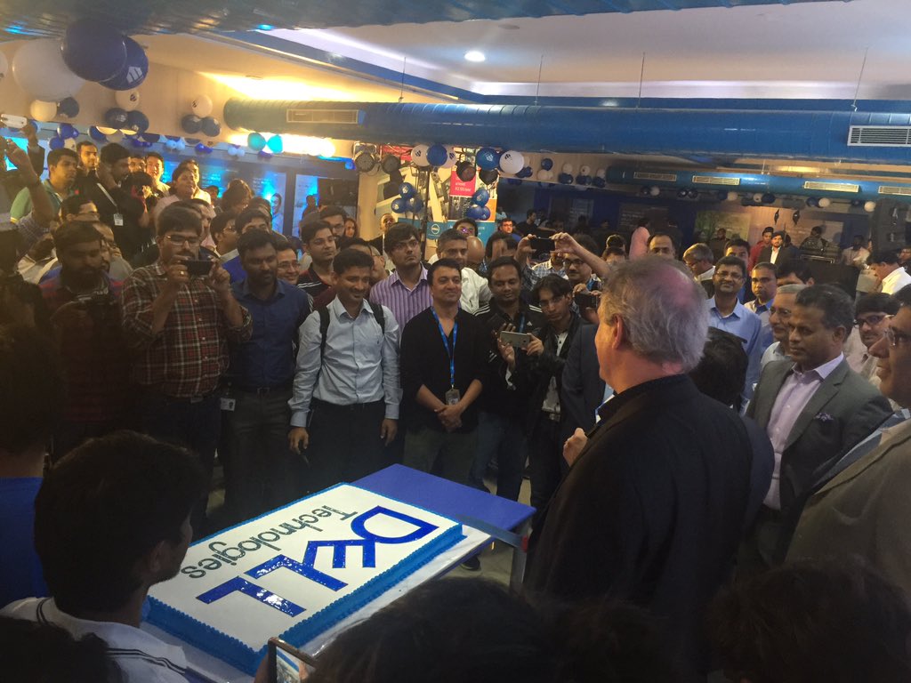 KunalRuvala's tweet photo. @Zulfikar_Ramzan the cake in Bangalore #DellTechnologies ... slightly Bigger :) #GoBIGWinBIG https://t.co/G96Bks87Rp
