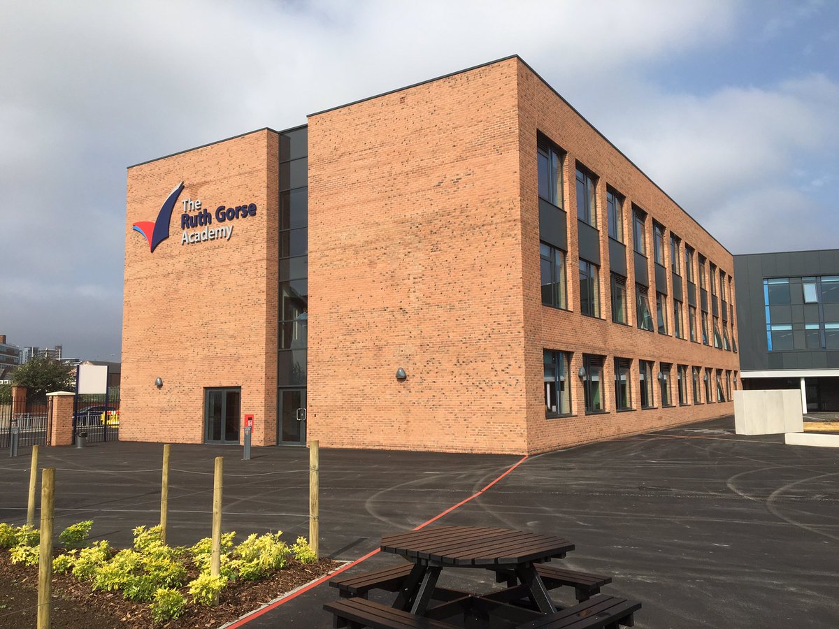 IanWhiteNews's tweet photo. The new @gorse_ruth building is in Hunslet, close to Leeds city centre. Amazing facilities for 1500 students. https://t.co/UgqroKpZOL