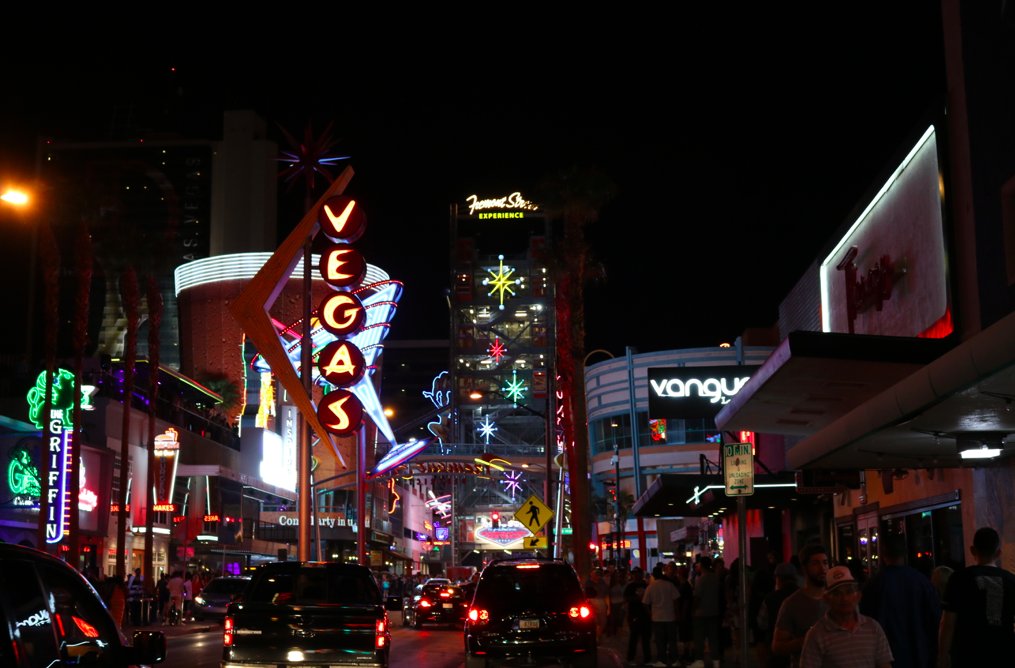 no_platform's tweet photo. DAY 64 - LAS VEGAS - Leverage in the desert https://t.co/OPSSMH1pfF https://t.co/QvcEFuuxHh