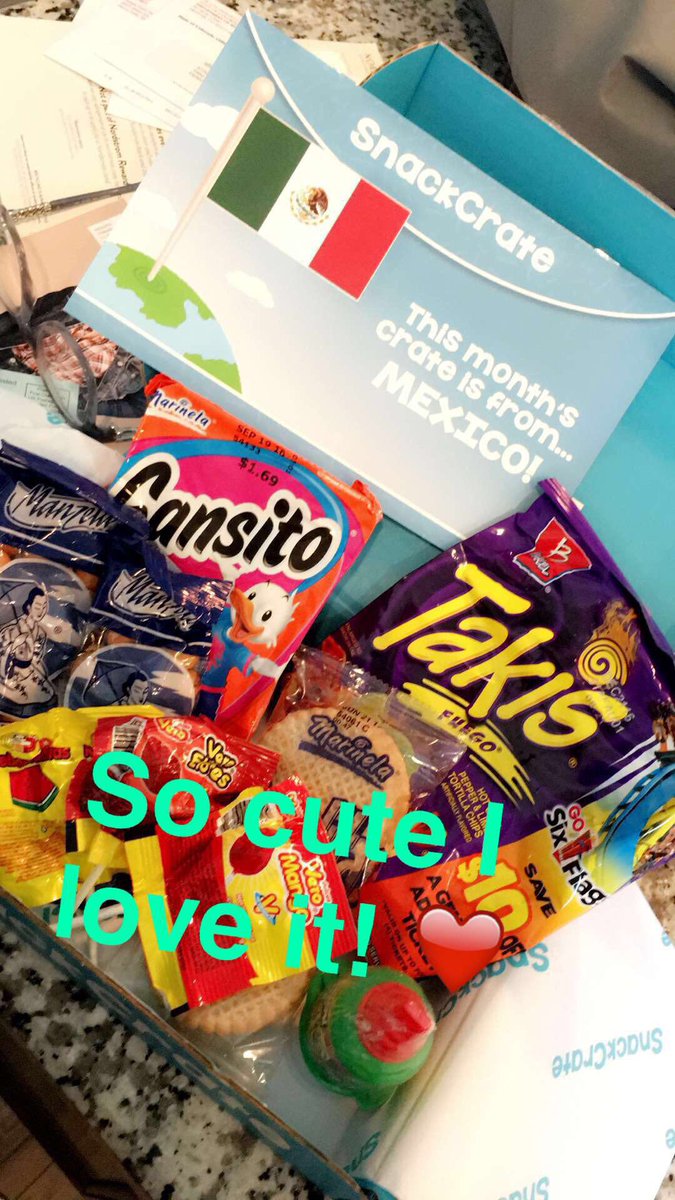 Moniquecolorow's tweet photo. Thank you @SnackCrate_Help for the wonderful surprise in the mail! #SnackCrate 😁 https://t.co/ia4kzXADJm