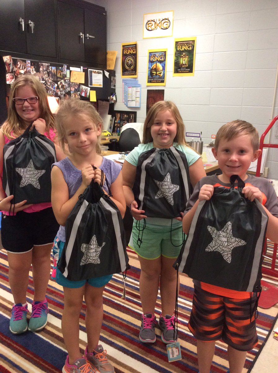 btelibrary's tweet photo. EXCITEMENT! Books to share with families! #wsdlibraries #molibraries16 https://t.co/6Q00eGYZhe