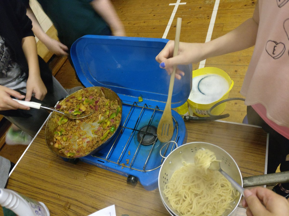 CarlukeScouts's tweet photo. ready, steady, cook! A challenge for both scouts &amp; explorers tonight, congratulations to the winning team! https://t.co/elkk3YfrFS