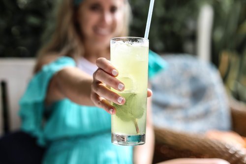 palmshotelmiami's tweet photo. Don't miss #WunderHour happening now! Join us @ WunderBar for food + drink specials every day from 4-6PM! #happyhour https://t.co/j6dFff7KQ2