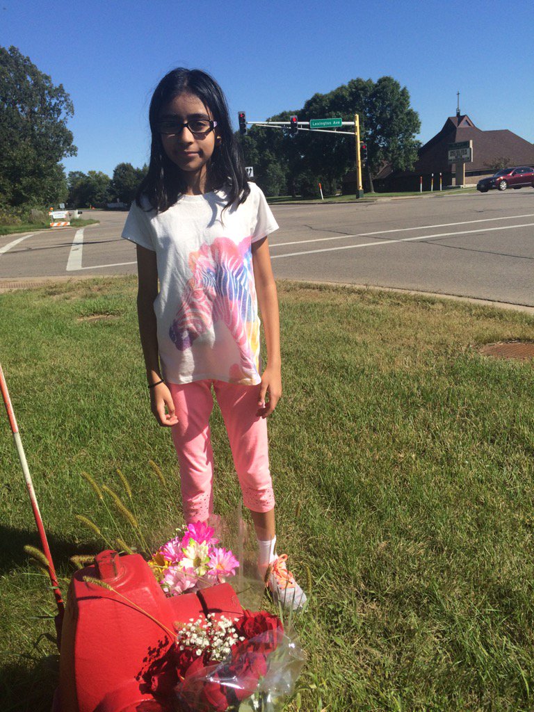Aryan_A_Mathur's tweet photo. Avika has just placed flowers at the crash site to remember her brother. https://t.co/TvfotauRGN