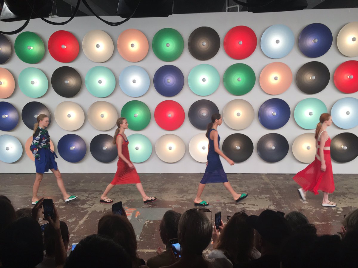 wallpapermag's tweet photo. @jasonwu looked to the architectural lines and colours of #DavidHockney's pool series for @HUGOBOSS #SS17 #NYFW https://t.co/ULTkEUq1Dy