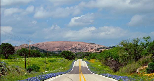 _arii's tweet photo. RT @VisitElPasoTX 15 Surreal Places In Texas You Need To Visit...  #itsallgoodep - https://t.co/RI2GKXO4P9 https://t.co/pGHD9hHTMq