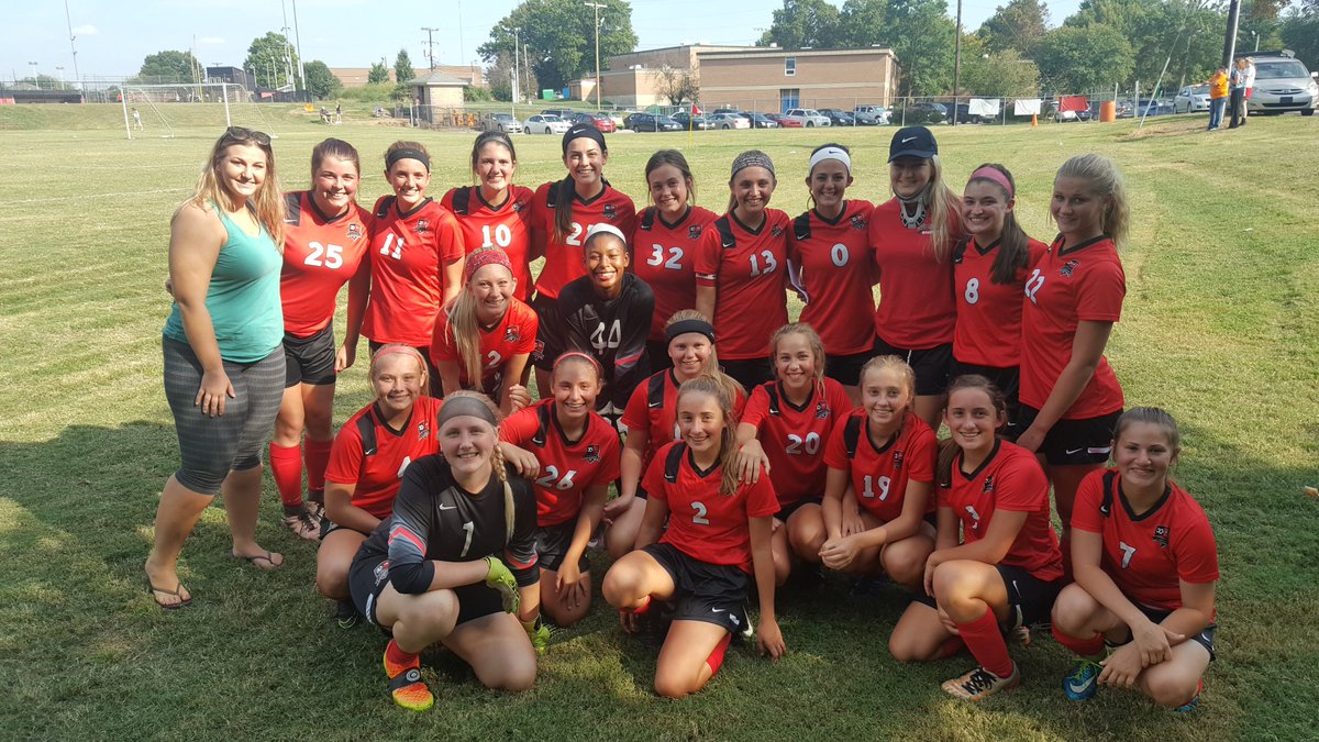 behsladycharger's tweet photo. #BELCsoccer vs Fern Creek
#9isjustfine
#9isback
So good to see Senior Captain Megan Lancaster back on our sideline https://t.co/7ZVsj8NVwV