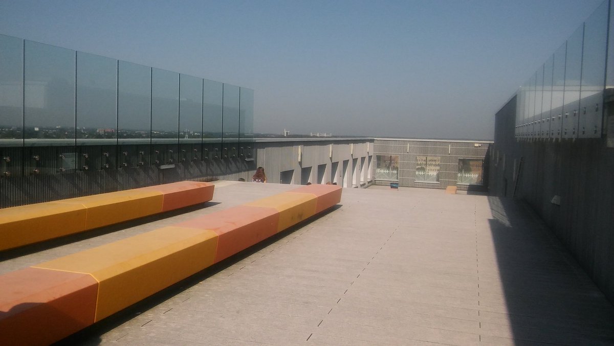 JNanoko's tweet photo. #Atschool #roof #studies #Netherlands #almostlike #inJapan https://t.co/mqDiDcmppj