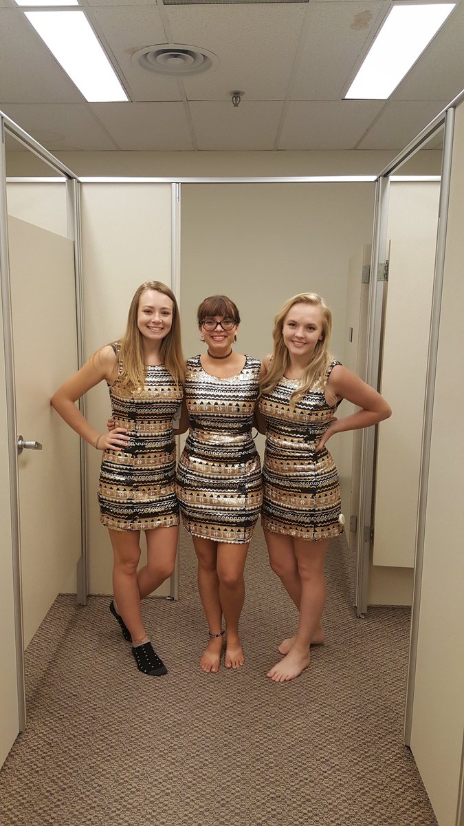 _Smiley_Rylie_'s tweet photo. We all said yes to the same dress! #HocoBound https://t.co/sVnyJmYrB2