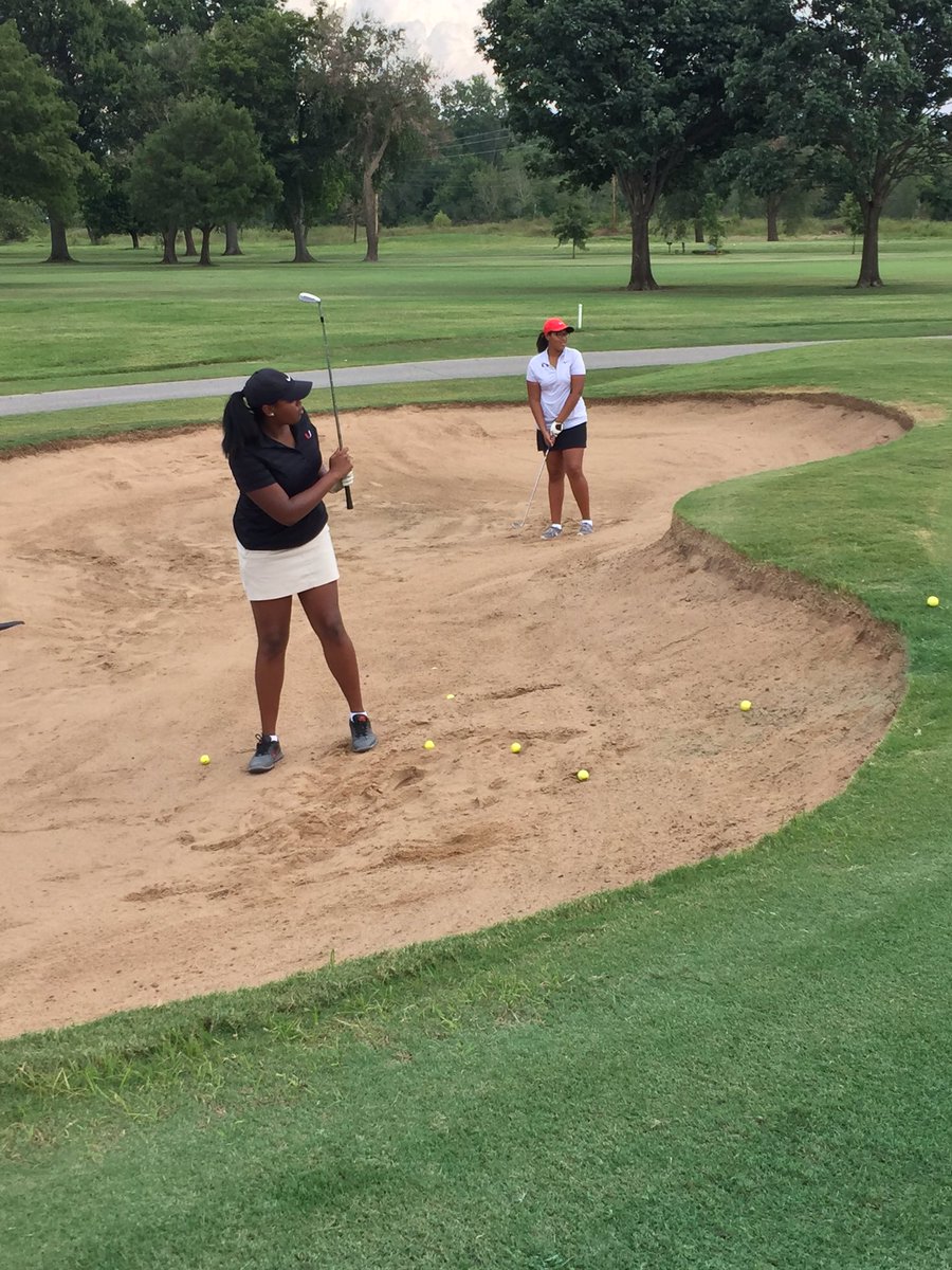 uniongirlsgolf's tweet photo. Short game practice today @NDNSpringsClub https://t.co/SdnIH49jdq