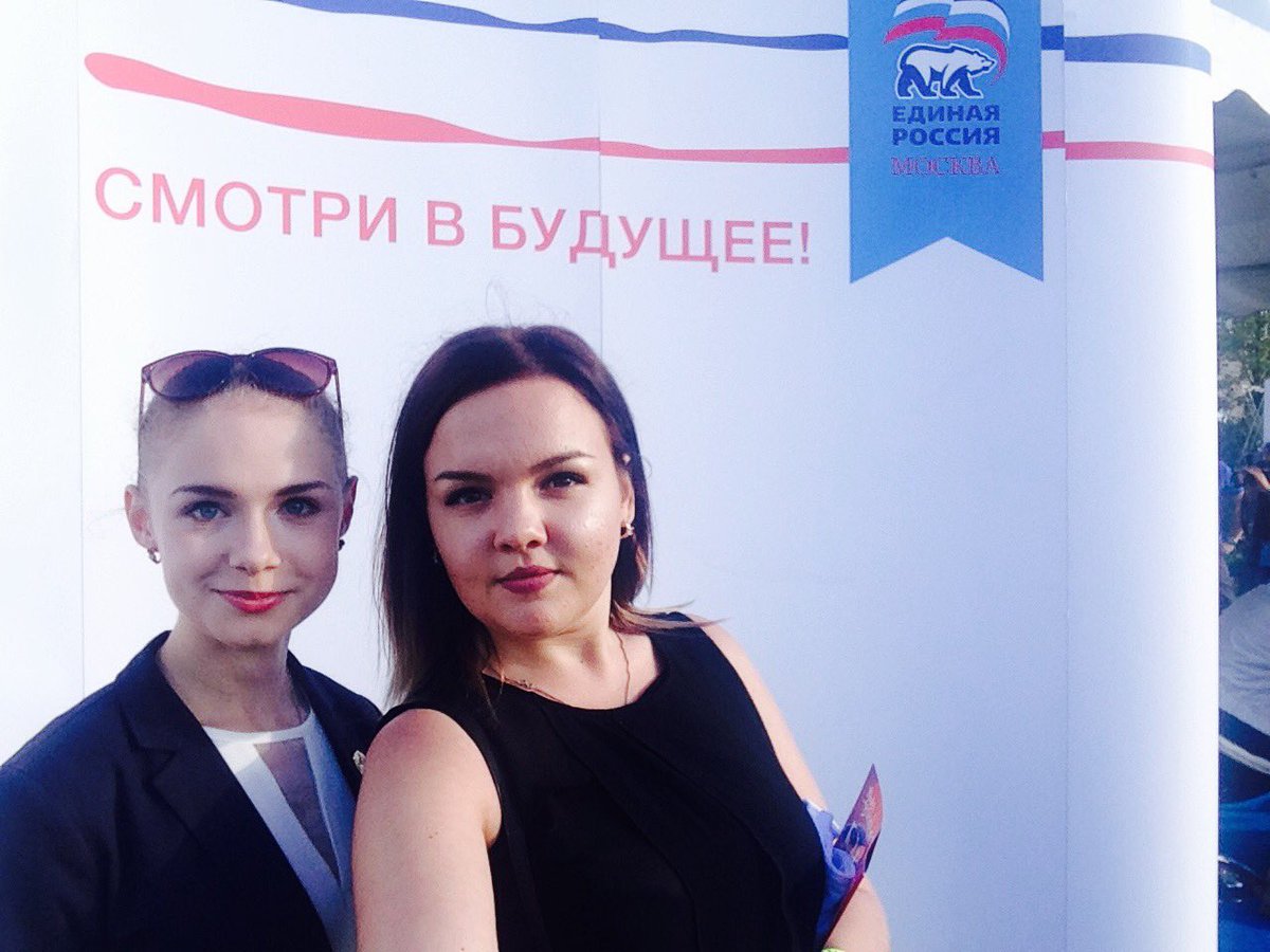Буду рада поделиться удивительной новостью! Ученые доказали, что селфи делают людей счастливее!