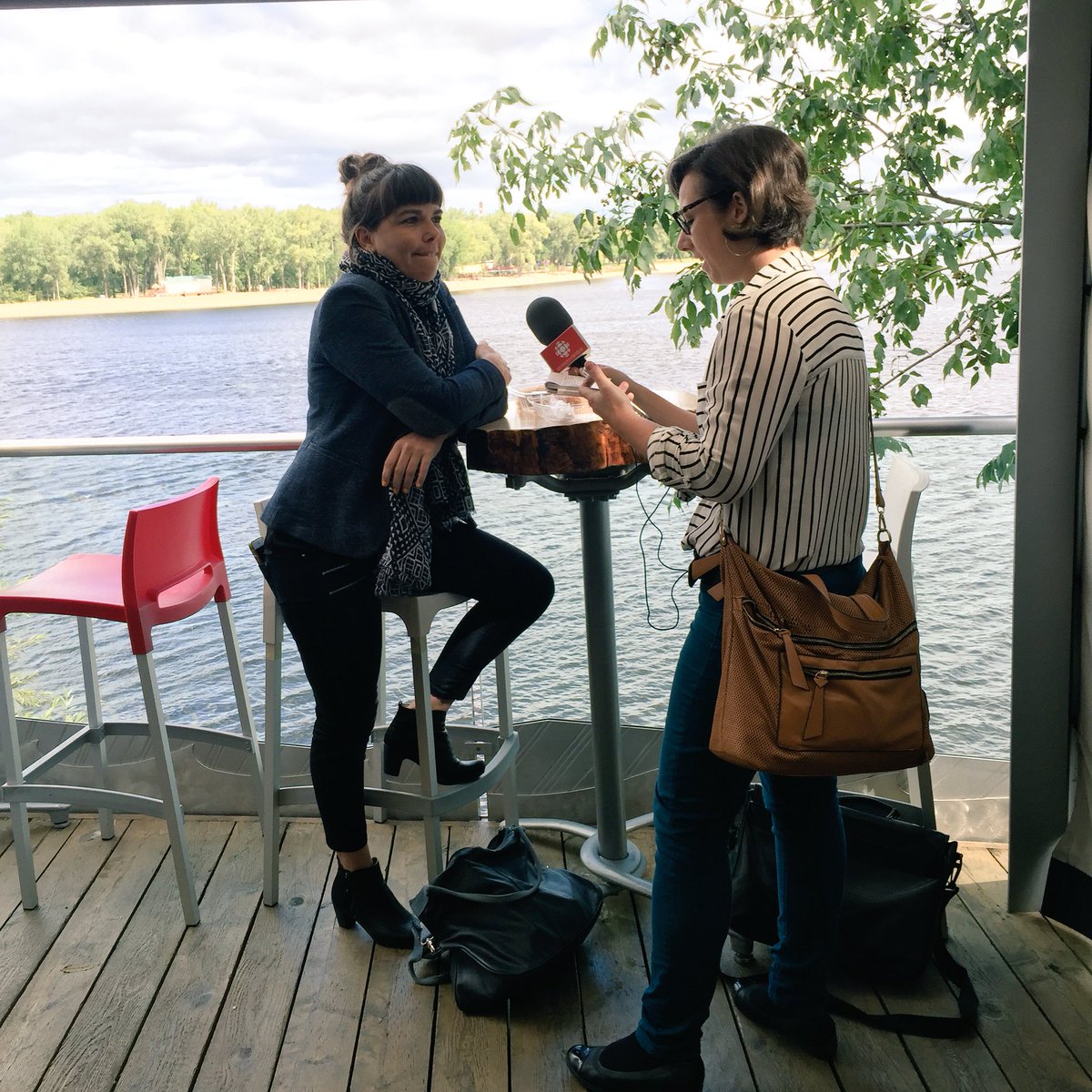 En direct de la terrasse du Boréalis <a href="/icimauricie/">ICI Mauricie</a> s'entretient avec <a href="/Nelliebriere/">Nellie Brière</a> #lab2016