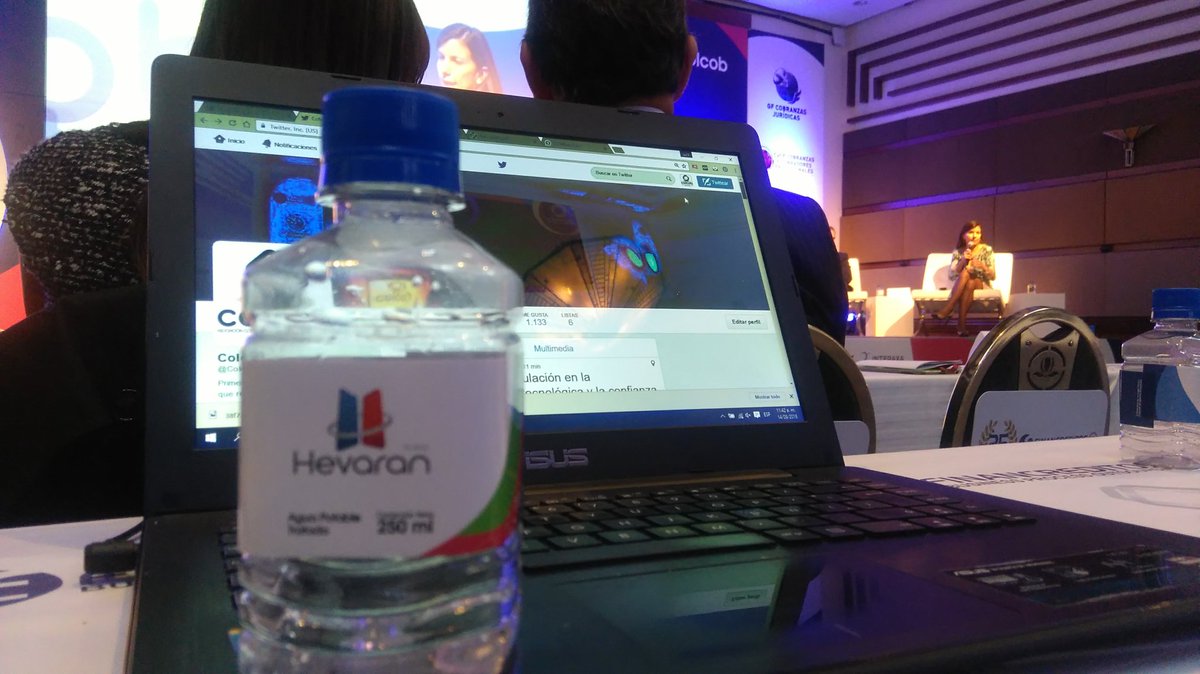 Colcob_Colombia's tweet photo. Nuestros asistentes disfrutan de agua refrescante en #CongresoColcob gracias a @hevaransas https://t.co/19XTVHXVE4