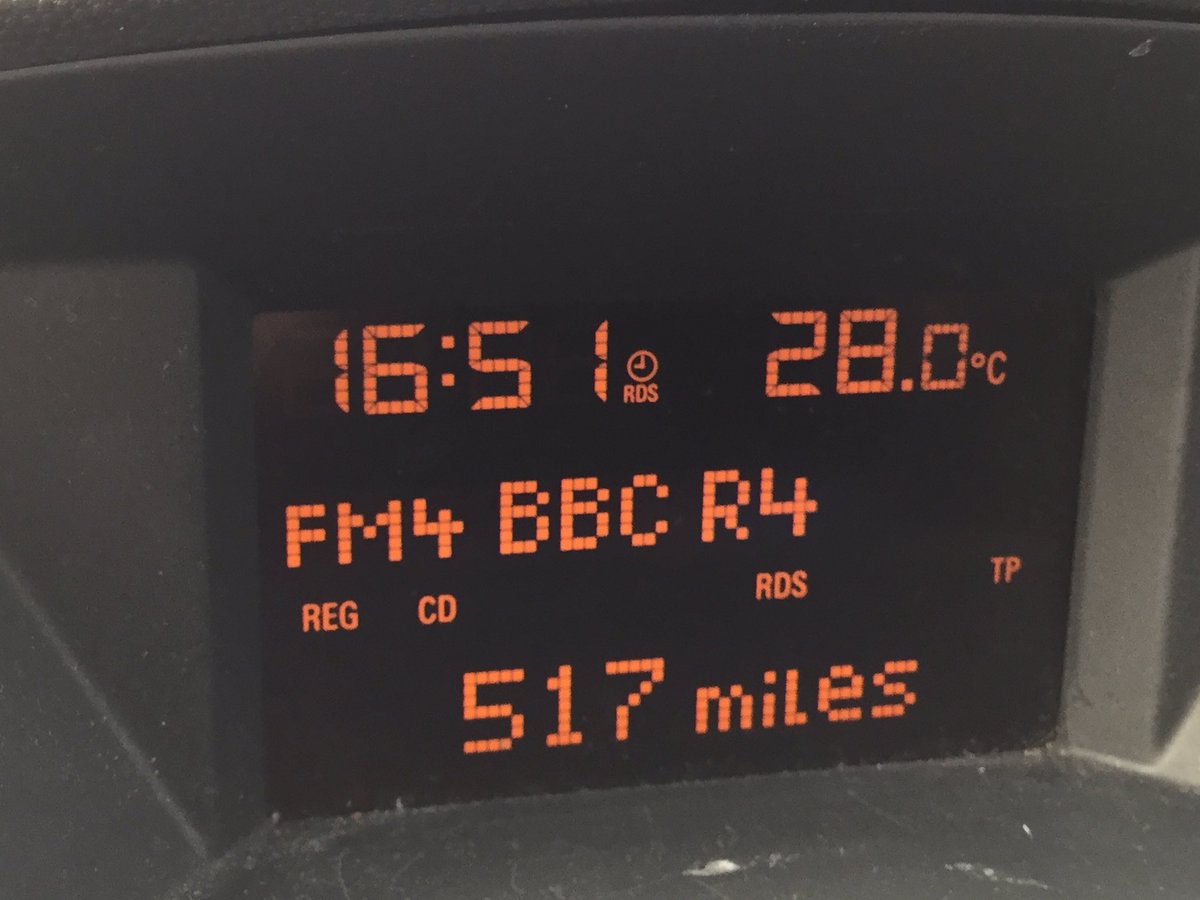 EdGoreBrowne's tweet photo. Not sure this is supposed to happen. When I left home 3 hours ago I had 425 miles of fuel in the tank. #magicdiesel https://t.co/5XEUAmig4u
