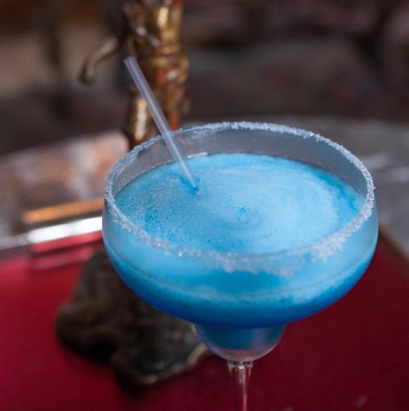 Día perfecto para salir de la oficina y acercarte a #Antigua por un delicioso trago.