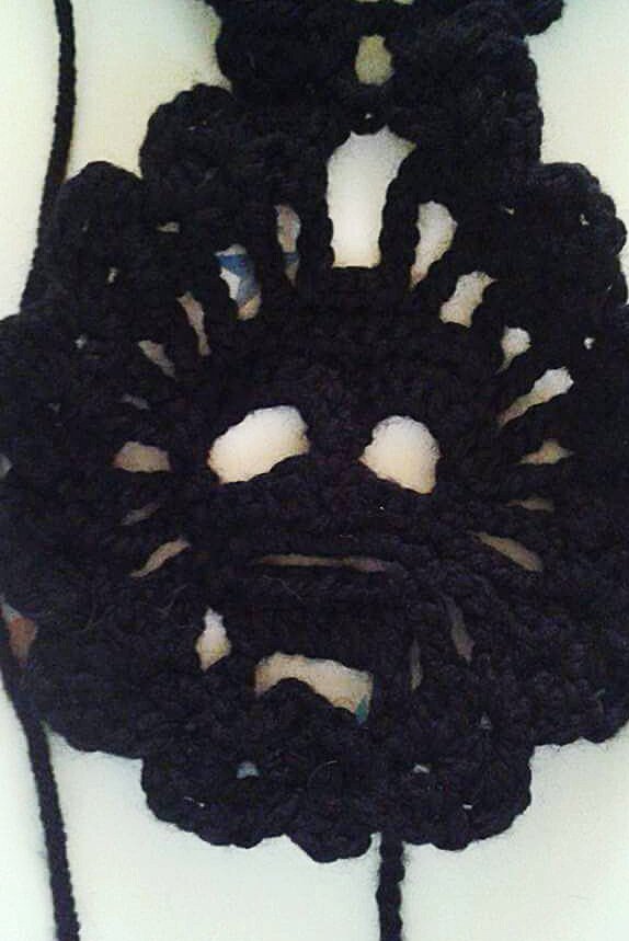 CraftyMiller842's tweet photo. Scarf looks brilliant in black too! #halloween is coming https://t.co/9NxsWMEYwR #WorkingOnOrders #SkullsAndRoses https://t.co/FZpFJWymfF