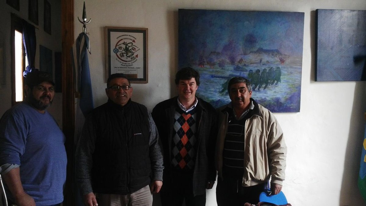 jpablooxoby's tweet photo. #PAMIenComunidad Centro de Veteranos de Azul. Gracias por tanto patriotismo!!! Gracias Gabriel por tu compromiso https://t.co/h68gCJ81QD