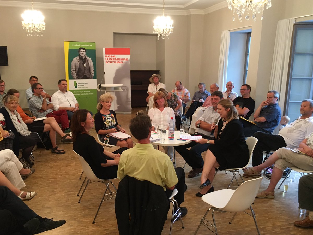 boell_thuer's tweet image. Das Haifischbecken ist gefüllt, #Fishbowl Diskussion in vollem Gange.
#Nachhaltigkeit #2rg