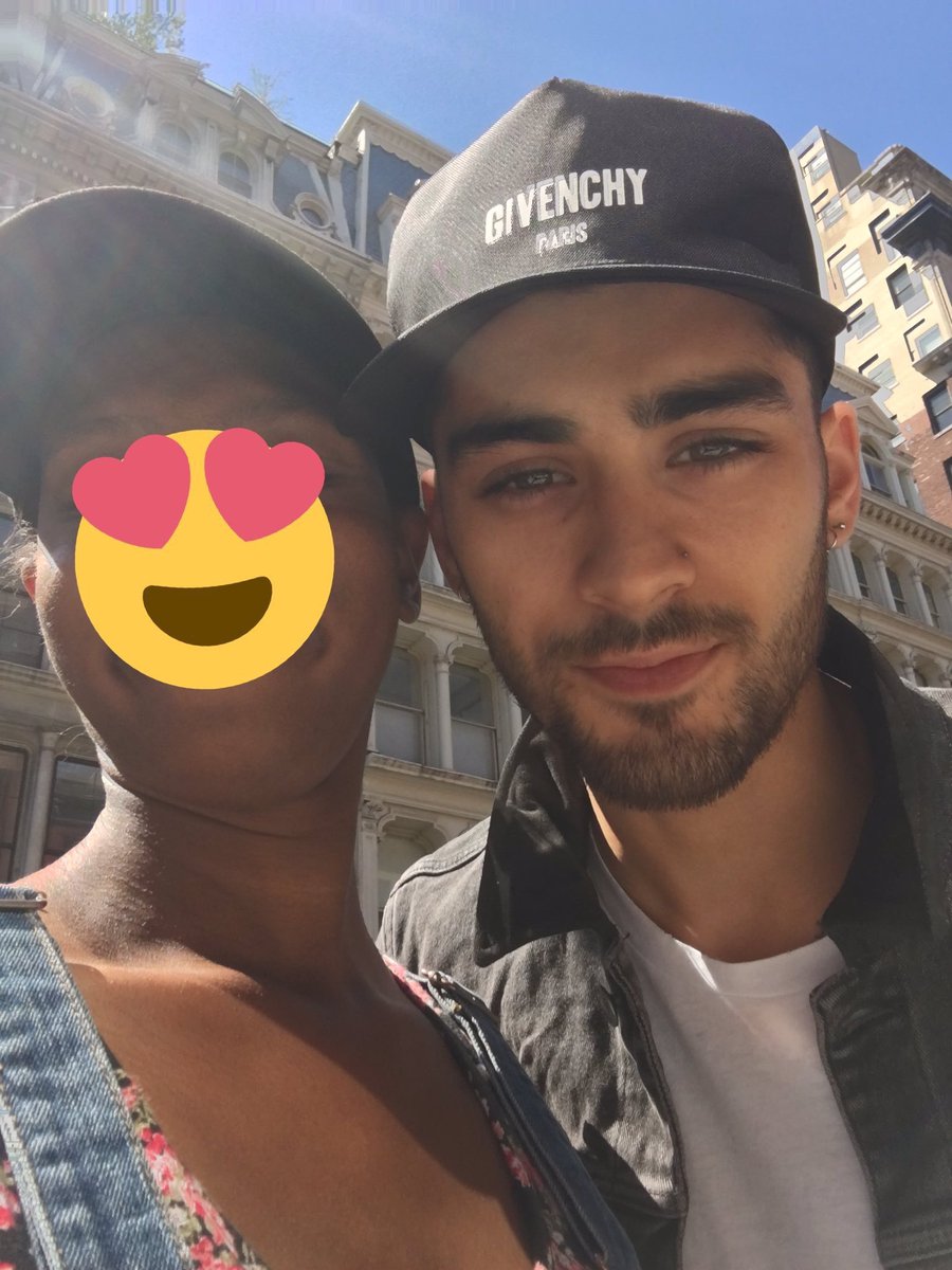 1DarabicUpdates's tweet photo. #جديد زين مع معجبة في نيويورك اليوم - 140916 #2 https://t.co/zW0UoyJJDK