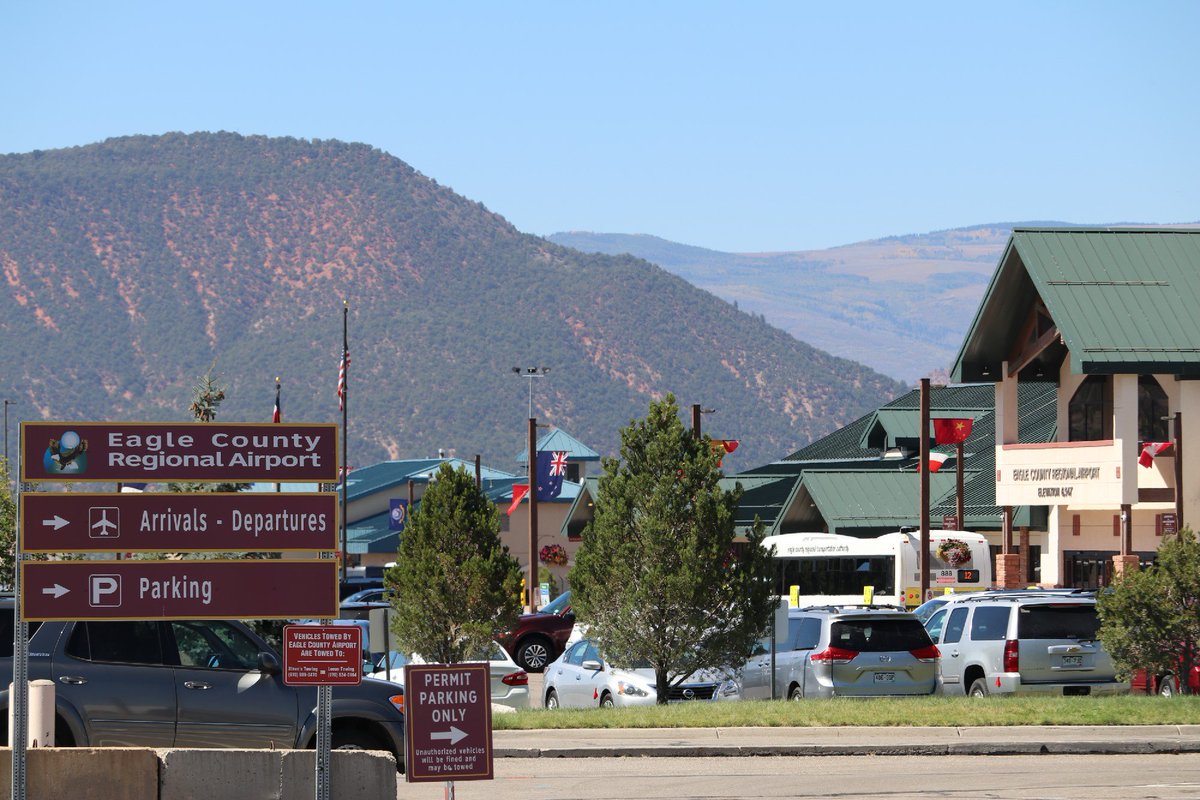 EagleRiverLodge's tweet photo. FREE shuttles to the Eagle County Regional Airport (EGE). Planes, trains, and automobiles to the Eagle River Lodge! https://t.co/Nla7nwaoJ4