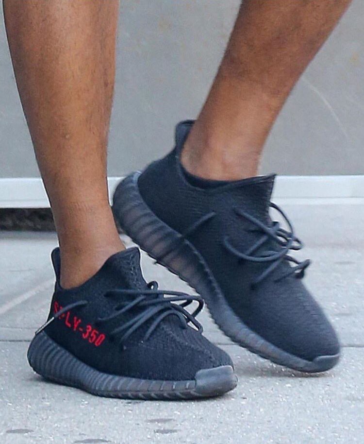 DS Adidas Ultra Boost Yeezy 350 V 2 Bred Size 9 w Receipt DS Adidas Ultra Boost Yeezy 350 V 2 Bred Size 9 w Receipt