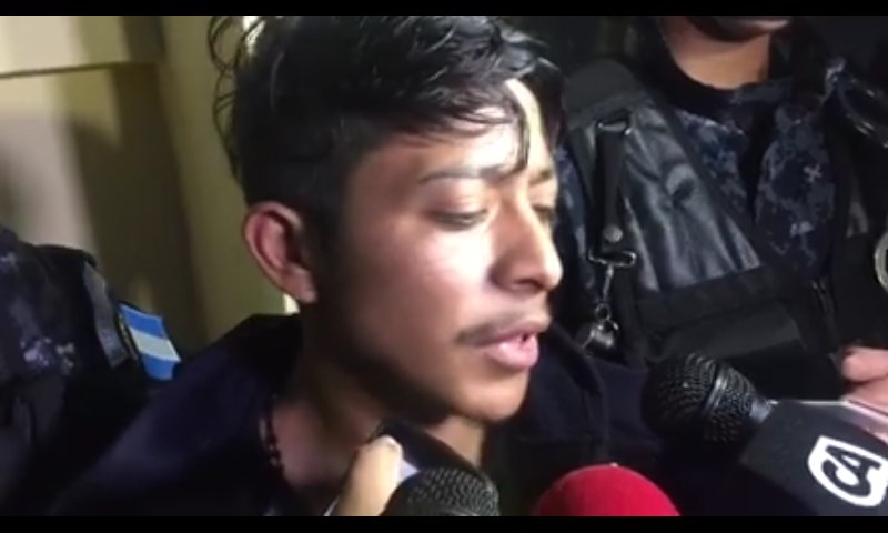 - ¿Cómo te va en el Amor?
- Eso no se dice vaaa, ahí estamos vaaa...

@BatiGord0