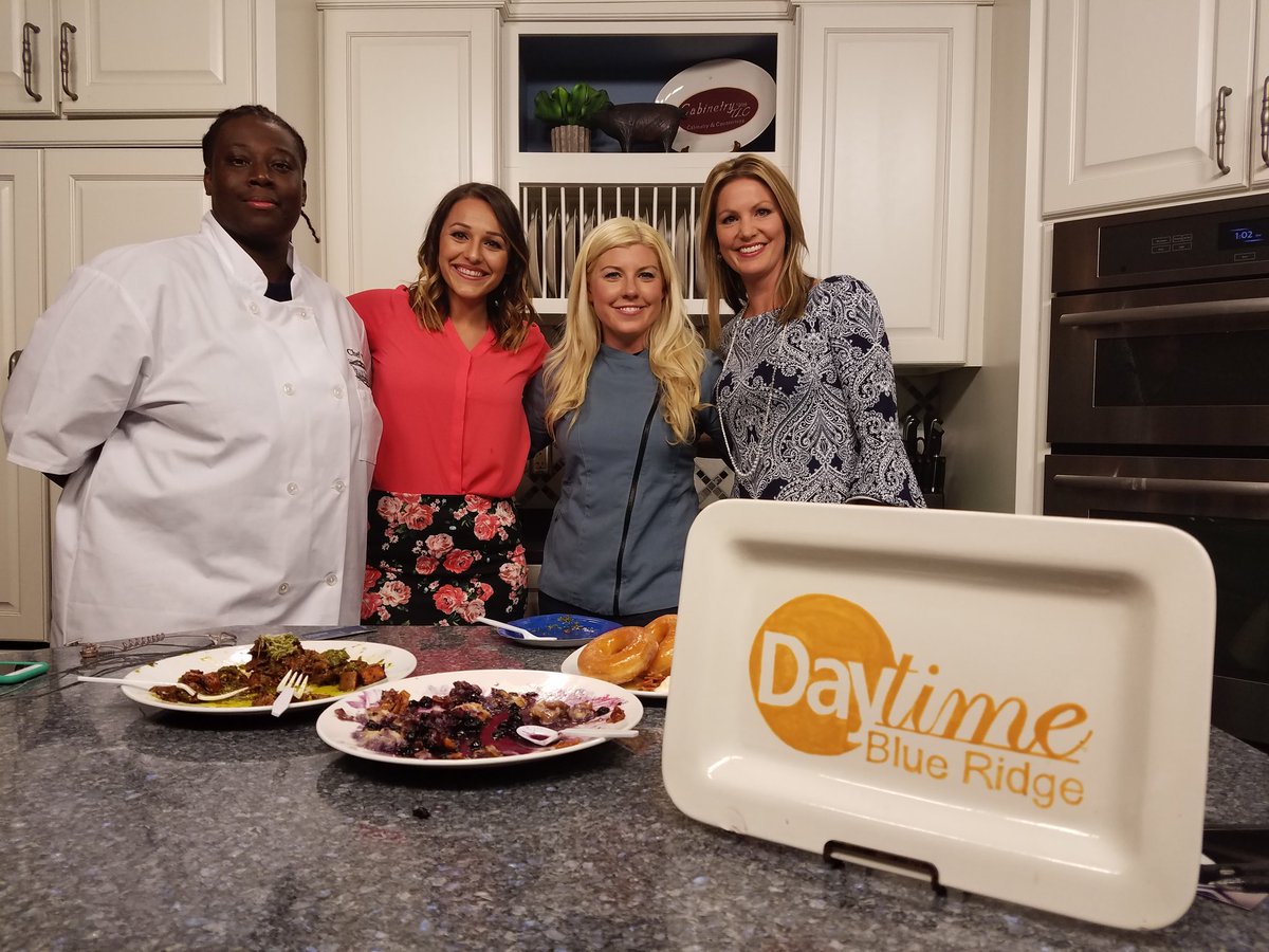 Therealchef_T's tweet photo. @DaytimeBR #bacon #brunch #kitchenbully #Hazel #draper #mercantile
@thevilat_draper https://t.co/XihPdrj1eR