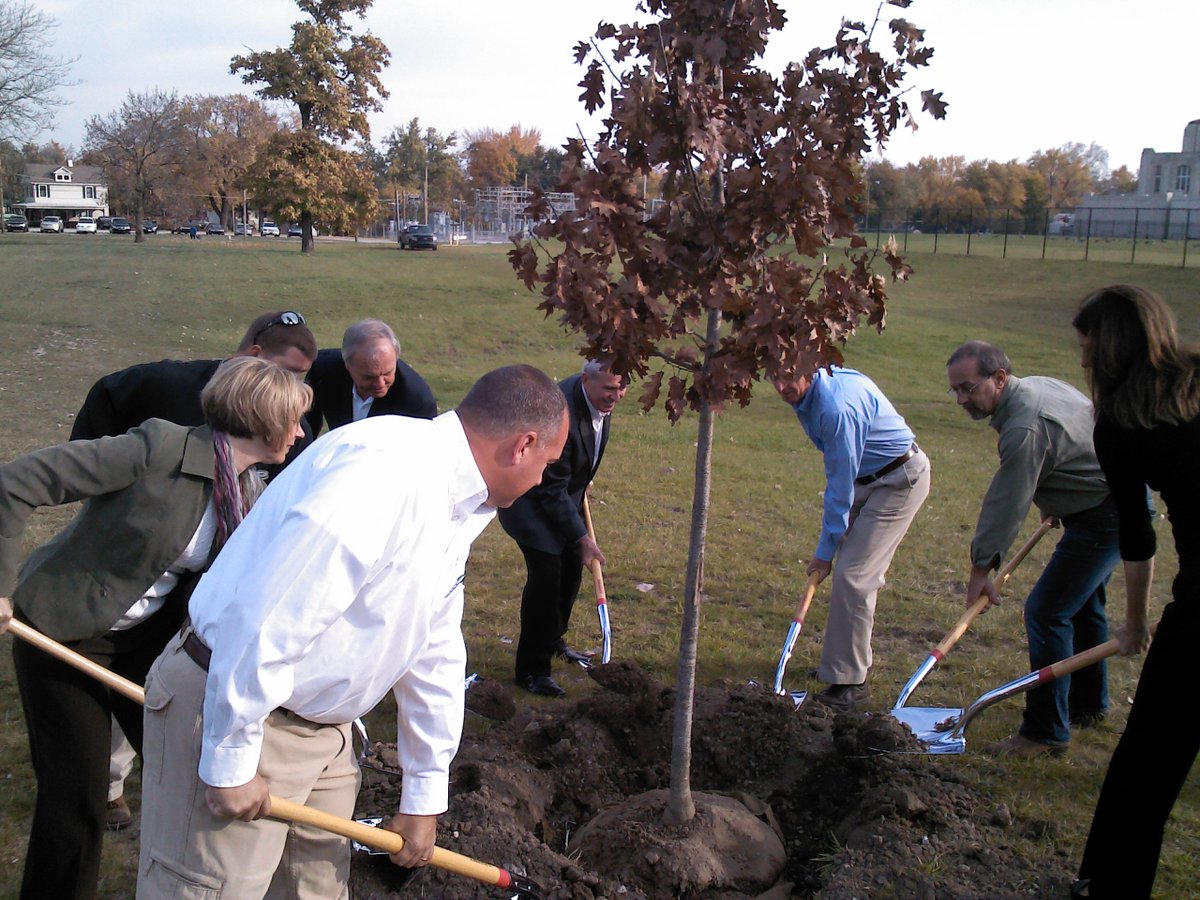 MayorTomHenry's tweet image. Volunteers needed for Great Tree Canopy Comeback. @FortWayneParks @CityofFortWayne cityoffortwayne.org/latest-news/31…