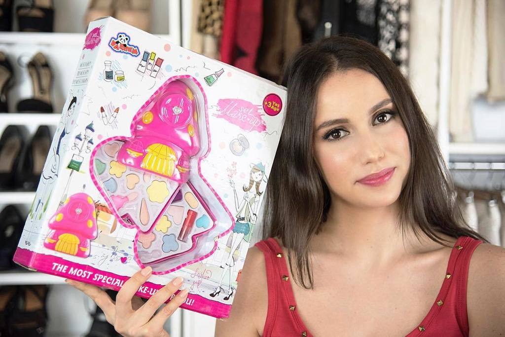 AskimiremAktlga's tweet photo. #kidsmakeupchallenge 💄 Yayında https://t.co/9RDnxxEyvM