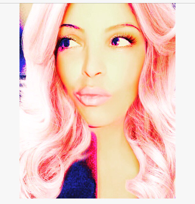 dirtybabyla's tweet photo. pink flamingo enjoying the end of summer @nirvanabeverlyhills https://t.co/8idcH0W4co