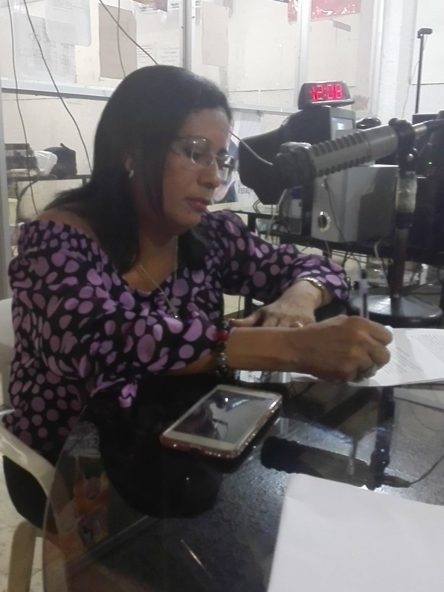 funteknos's tweet photo. Al aire en #lalibertad Arelis López, representante del sindicato de madres comunitarias convoca reunión informativa. https://t.co/RPX8atAvNA
