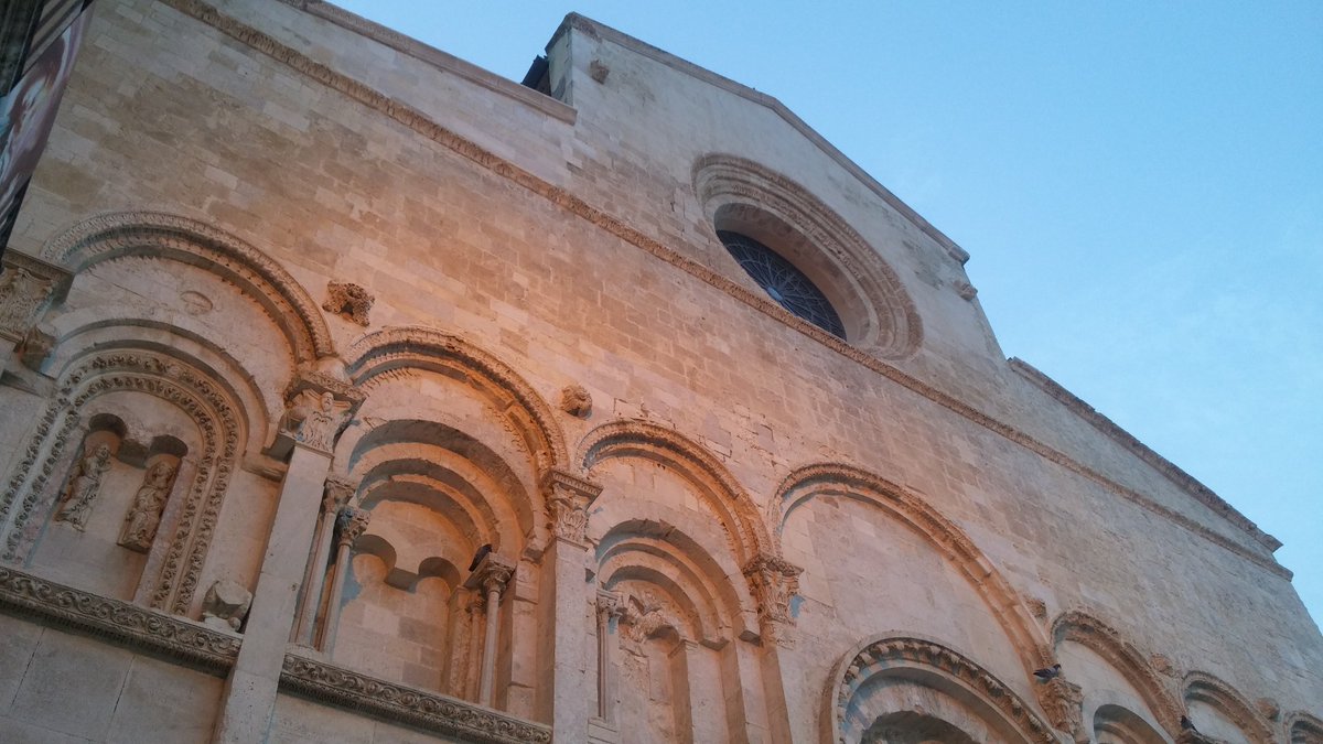 SubitoTonno's tweet photo. #termoli la #bellezza non sazia mai. Mi devo preoccupare? https://t.co/kABO261t6S