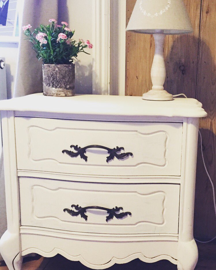 homeofchalk's tweet photo. Vintage French look bedside cabinet in original #anniesloan chalk paint https://t.co/MBxJiL0Bce
