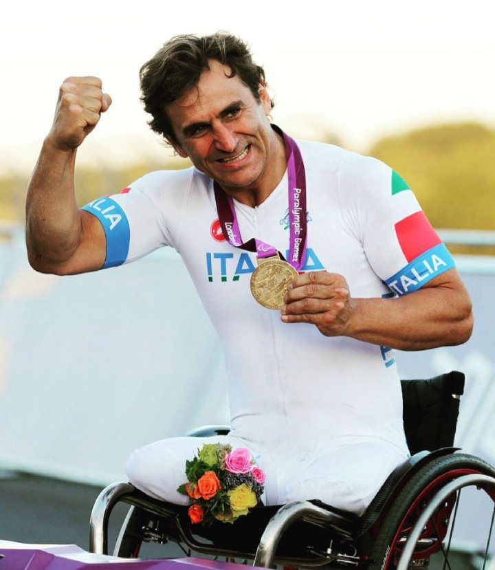 FrankPigini3's tweet photo. #Zanardi #goldmedal This is a Champion! This is a Man!! Grazie Alex,esempio di vita... :) #Rio2016 https://t.co/g143g3614d