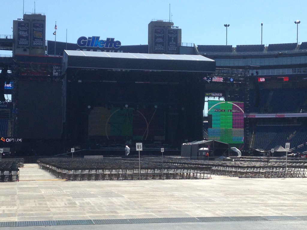cpriceglobe's tweet photo. Springsteen sound check. https://t.co/IwT98Gqtmb