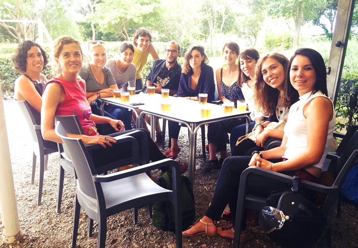 masterdg_eina's tweet photo. Celebrem que hem acabat el #masterdg del curs 2015/2016! Felicitats a tots per la feina feta! https://t.co/aqHeK9rIdu