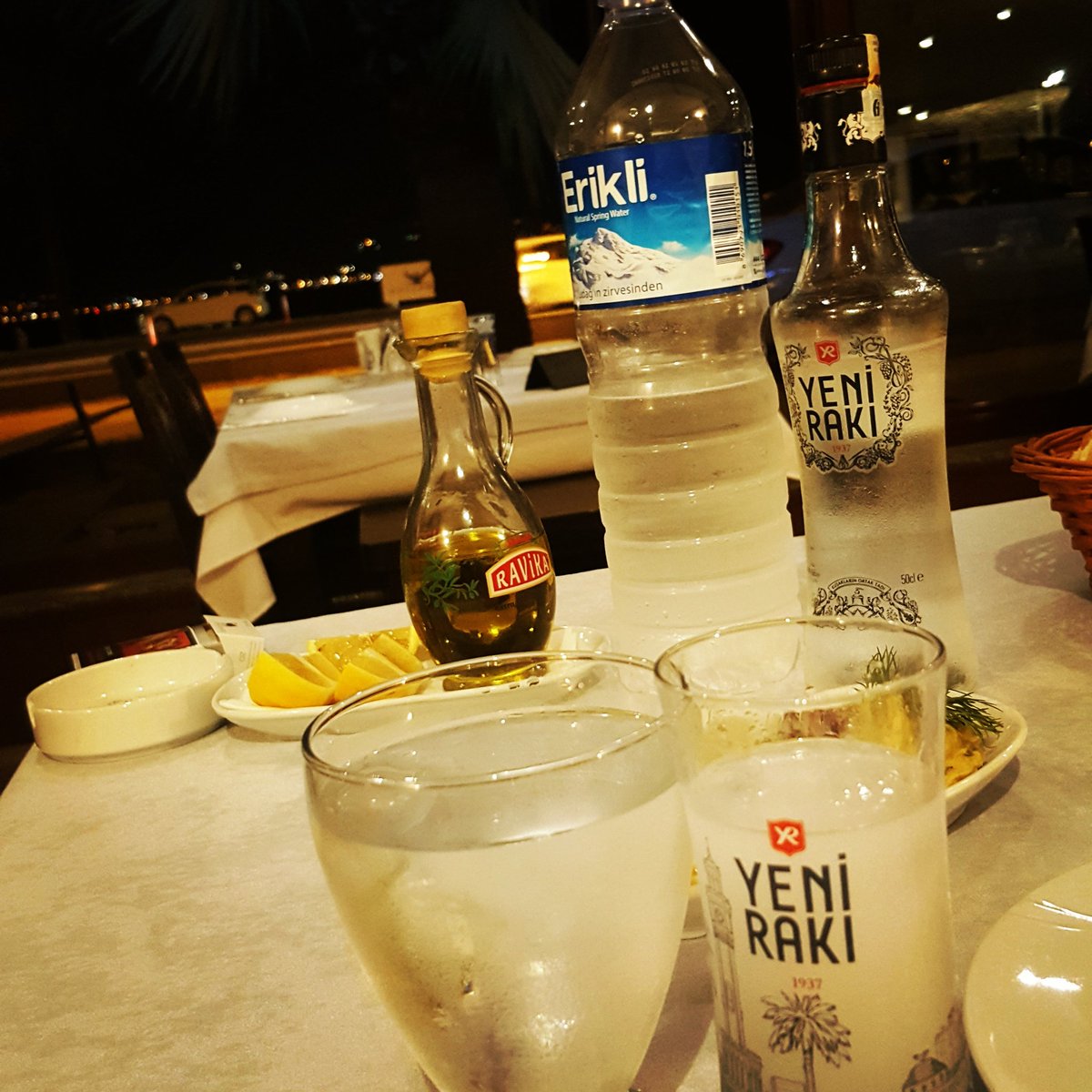 UlsyElif's tweet photo. Hep yanımızda olanın şerefine..Gecemiz güzel geçsin.. https://t.co/eIy2XEYpkw
