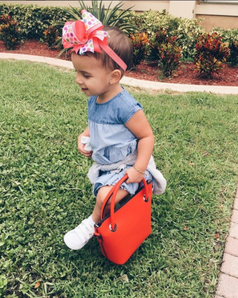 Rojaibis_Perez's tweet photo. Enamorada de ella!!😍 La consentida de las originales,Muy diva y hermosa❤️ Sixticaa #SeleneIsabel https://t.co/Cud6dLGGFQ