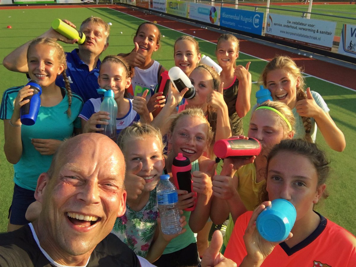 remcowitkamp's tweet photo. Lekker getraind en genoeg water gedronken met @HCPijnacker MC3 #hockey #sport #KeepPushing https://t.co/U5ASCrmXbS