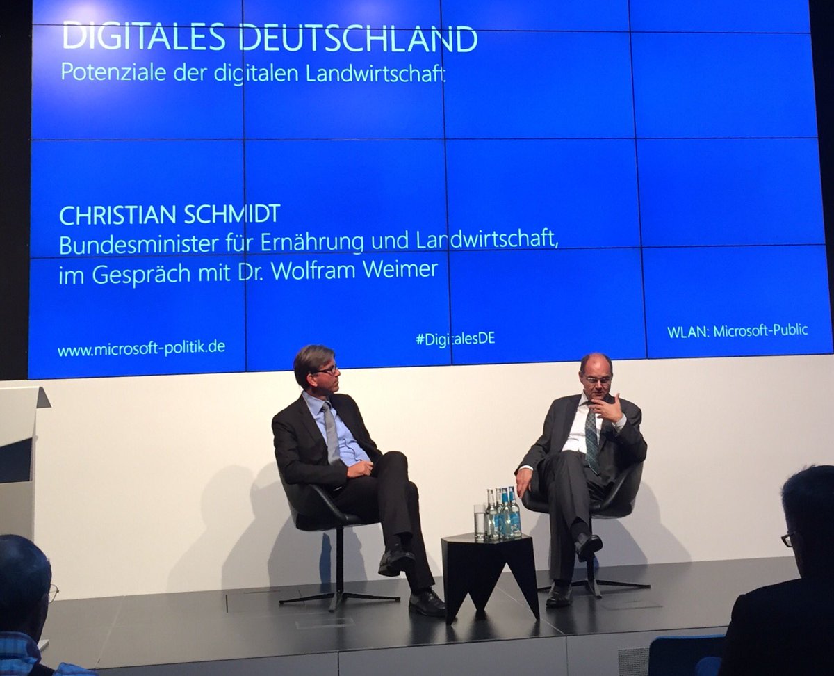 TrixBoehne's tweet photo. BM Schmidt v. @bmel zu Potenzialen digitaler Landwirtschaft #Bosch hebt sie m. Spargelsensor, #Bonirob #digitalesDE https://t.co/L46gTiDwLZ