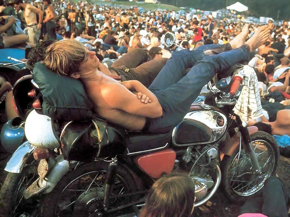 Now this is relaxed #motorcycle #traveler Woodstock fame.  likesharetweet.com/featured/32-ra…  interesting MotoStays
