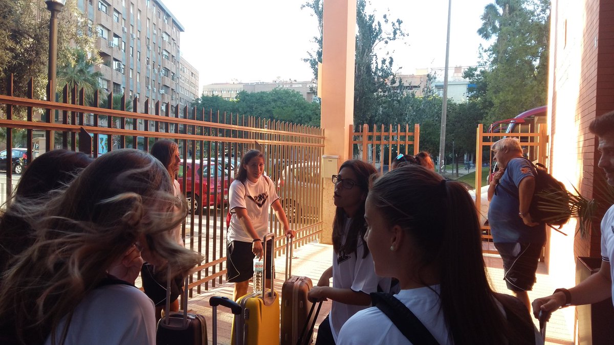 ⚽🌴 | ¡El <a href="/BalaBeachSoccer/">C.D Bala Azul FP</a>, RUMBO a Melilla (🚍&amp;🚢) para disputar el Nacional de clubes de fútbol playa femenino! 📷👇