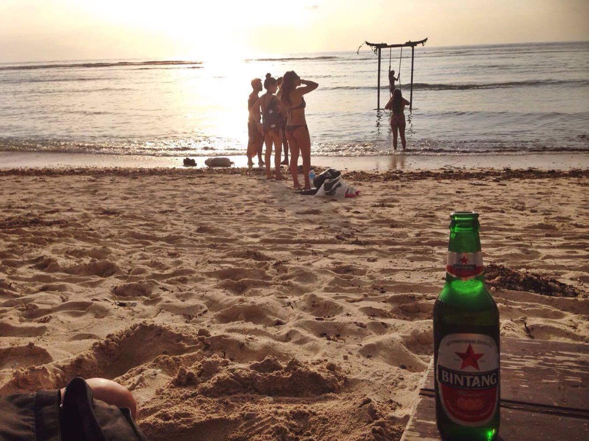 lagerwithaview's tweet photo. Bintang Lager on Gili Trawangan, Bintang, Indonesia #lagerwithaview #lwav #bintang #indonesia https://t.co/aRvdBZRBLz