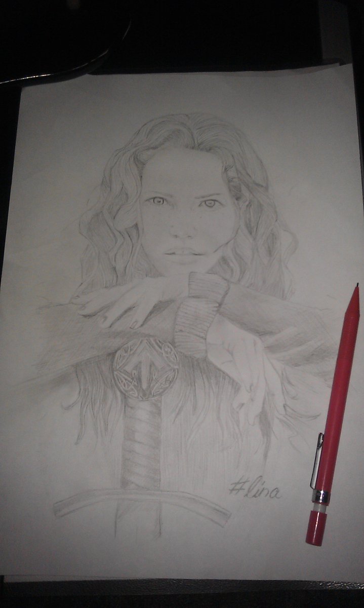 mackenzie_sturm's tweet photo. Die zweite Skizze ist fertig geworden. Na was sagt ihr zu meiner #Lina?
#Skizze #Torchages
#Drachentöter https://t.co/VKz2a914gU