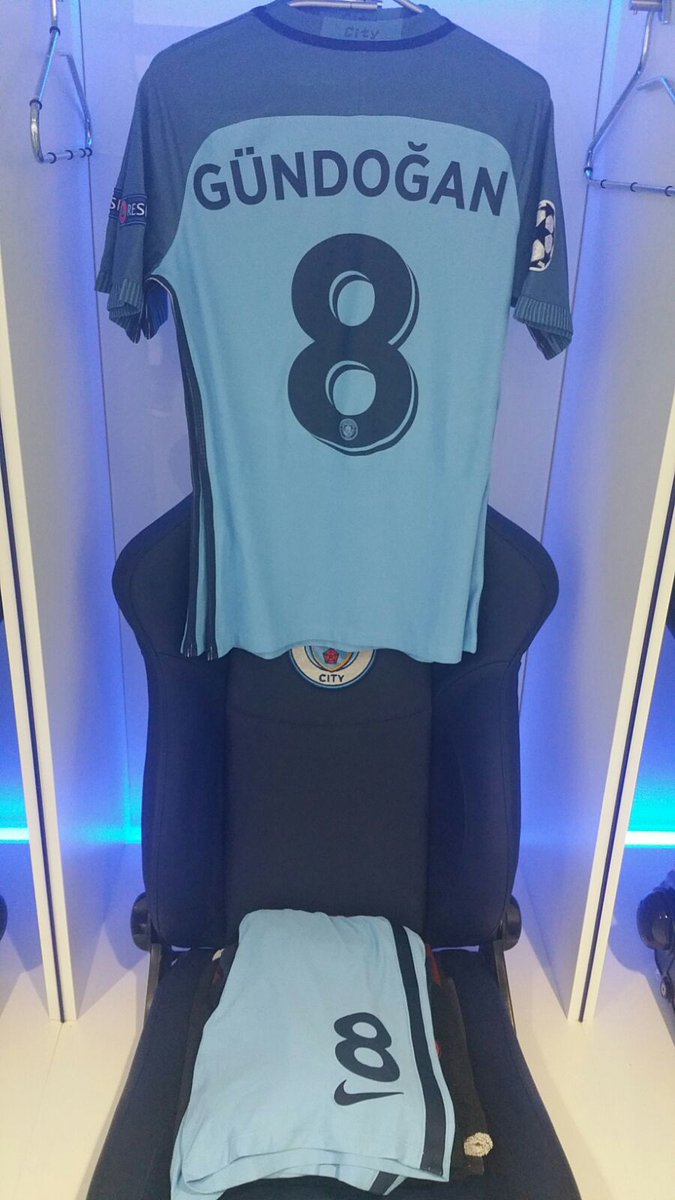 Manchester City A Full City Debut For Guendogan8 Who Replaces 21lva In The Side Rested As A Precautionary Measure Cityvbmg