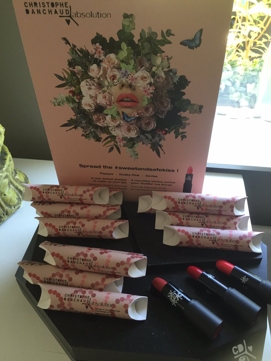 de nieuwe Sorbet Lipstick, balsem en make-up in 1. In 3 frisse kleuren voor ieder wat wils.

omotenashi.nl